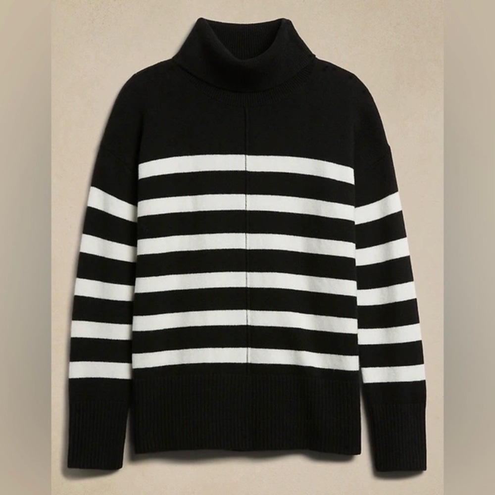 Banana Republic Striped Turtleneck Sweater Black and White size M